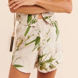 LISA SAYS GAH Linen Floral Capri Shorts